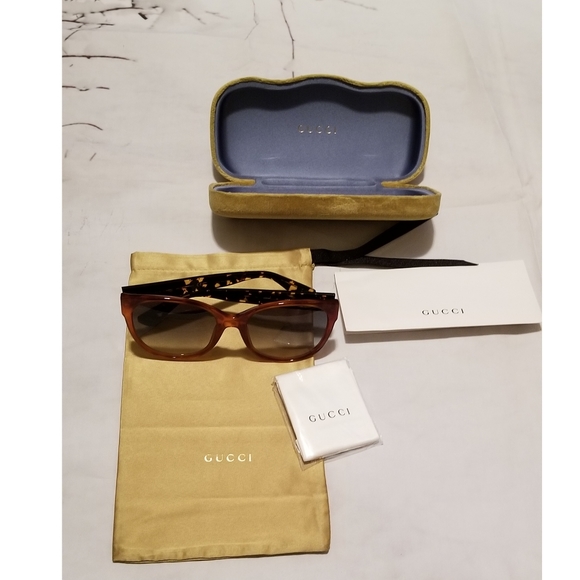 GUCCI Authentic Sunglasses 🐅 - Picture 5 of 8